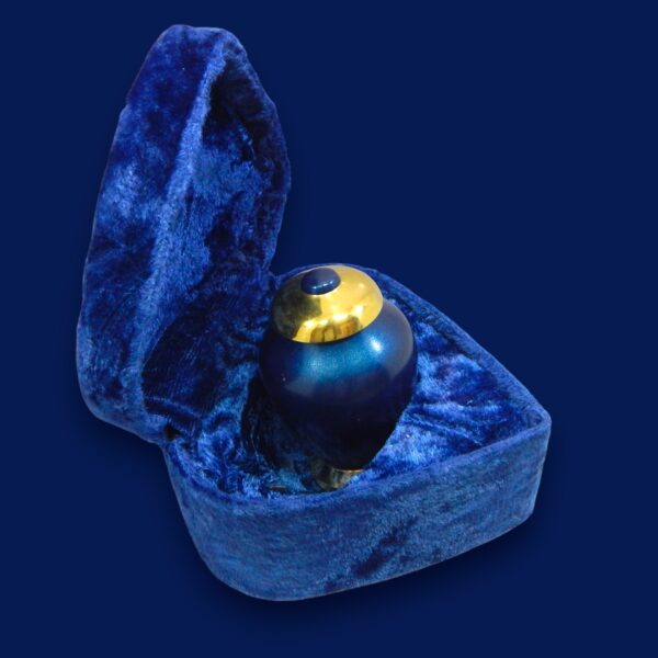 Small Urns for Burial - Image 3