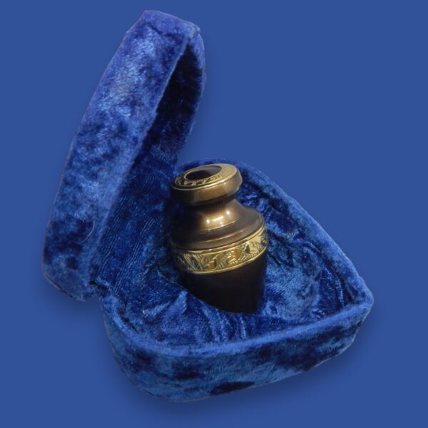 Small Urns for Burial - Image 7